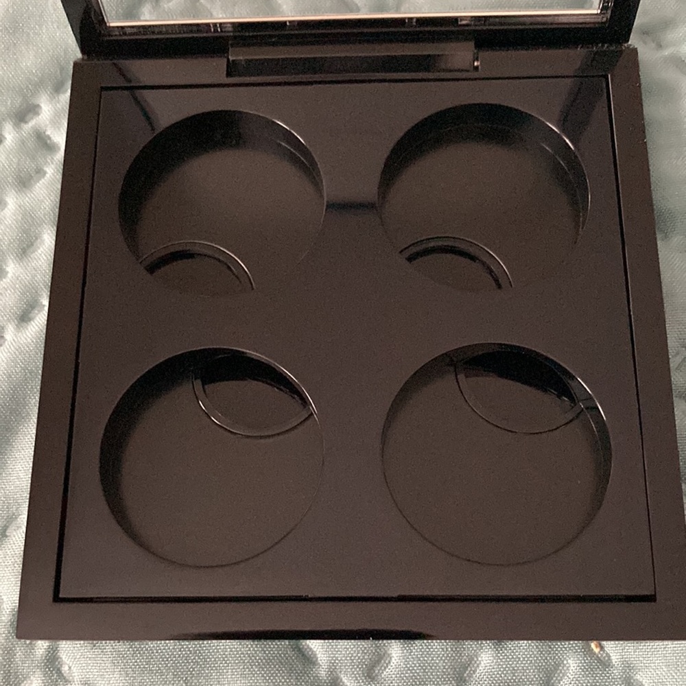 Mac Pro Colour x 4 Make Up compact - Picture 4 of 6